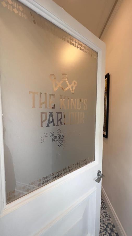 The King'S Parlour Whitehead Apartman Kültér fotó